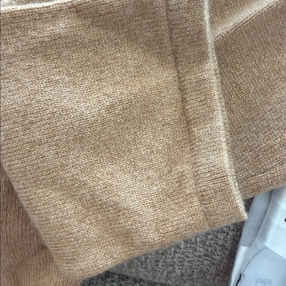 Preview International Soft Tan Cardigan100% cashmere - Picture 11 of 15